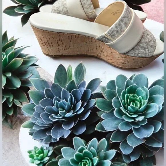 Michael Kors Jilly Platform Wedge Sandal Size 7 Color: White (New) - Picture 9 of 10